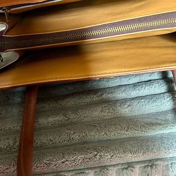 Vintage Mexico hand tooled Leather handbag. - Picture 9 of 12